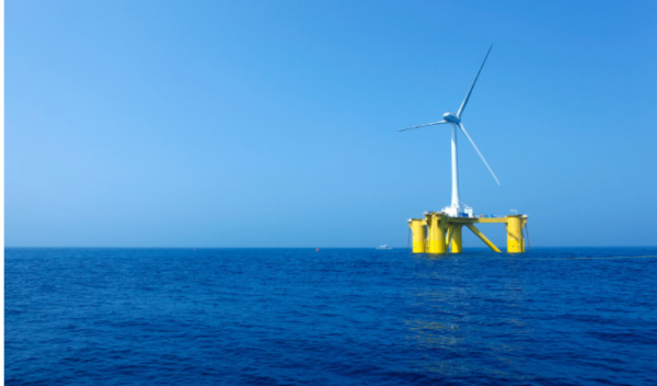 福島沖での浮体式風力発電事業の様子