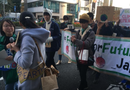 日本では東京と京都で若者たちが声を上げた