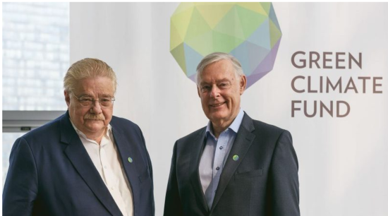 GCFの共同議長に決まスウェーデンの Lennart Båge氏（右）と、ニカラグアの Paul Oquist 氏