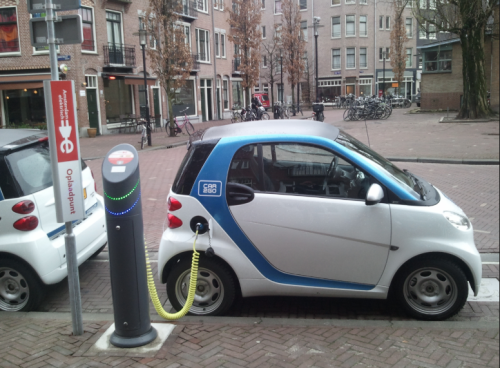 アムステルダム市内の電気自動車の充電設備