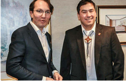 ING’s head of Business Ethics Arnaud Cohen Stuart (left) and Chad Harrison from the Standing Rock Sioux Tribe shortly after their meeting in New York on 10 February.