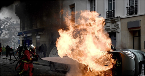 自動車への放火も（パリ市内）