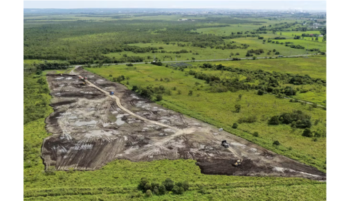 釧路湿原周辺地域でのメガソーラー工事現場=日本経済新聞から引用