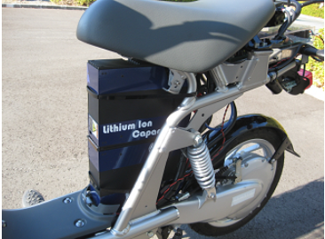 開発したリチウムイオンキャパシターと電源回路を搭載した電動バイク