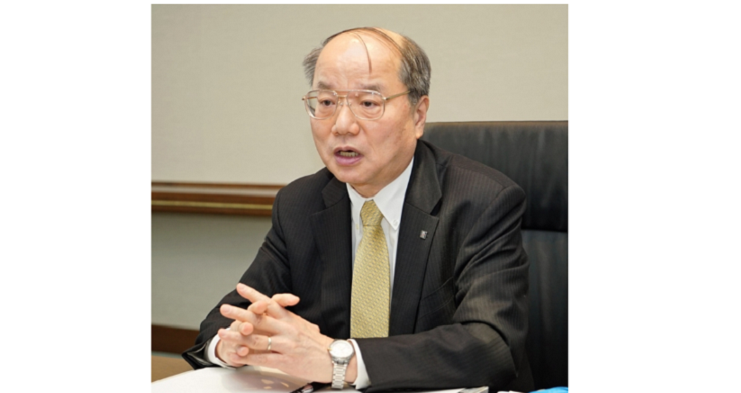 日本経済新聞のインタビューに応じる安藤健司社長