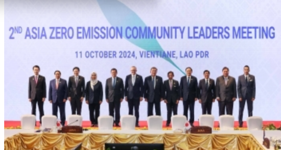 AZEC首脳会議後に記念撮影した各国リーダー