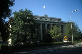 ドイツの市民団体などが脱原発の公開質問書を提出したベルリンの日本大使館