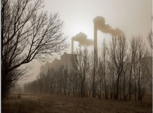 中国、蘇州近郊にあるこの大規模な石炭火力発電所から、北京へ電力が供給されている。IPCC報告書の概要からは削除されたが「Science」誌上で公開されたグラフでは、近年温室効果ガス排出量が急上昇している原因がアジアにあることが示されている。
