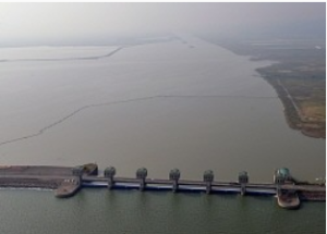 諫早湾干拓地に設けられた遮蔽門