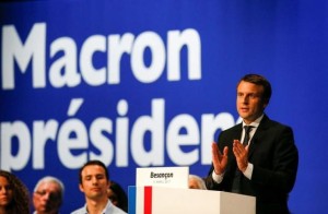 　４月１２日、調査会社オピニオンウェイが公表したフランス大統領選に関する最新の世論調査によると、決選投票では、マクロン氏（写真）対ルペン氏の場合、６２％対３８％でマクロン氏が勝利する見込みとなった。１１日撮影（２０１７年　ロイター/Robert Pratta）