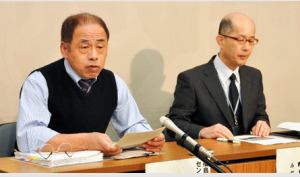 ワークショップの成果について説明する油井センター長（左）。右は宮原副センター長