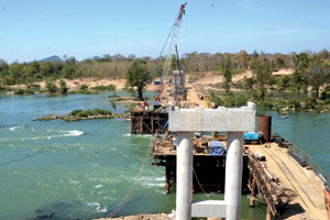 A bridge under construction near Veunkham that will link mainland Champassak with Don Sadam, which will be connected to Don Sahong.