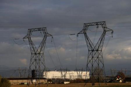 　４月３０日、フランスは今後数年以内に原子力中心のエネルギー政策を継続するかどうかを決断しなければならない。写真はフェッセンアイム原発。昨年１１月撮影（２０１４年　ロイター/Vincent Kessler）