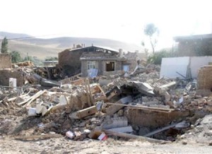 ４月９日、イラン南西部ブシェール近郊で、マグニチュード（Ｍ）６．３の地震が発生し、少なくとも３２人が死亡、８５０人が負傷した（２０１３年　ロイター/Mehr News Agency）