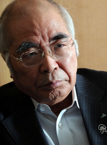 インタビューに答えるＪＡ全中の万歳章会長＝東京都千代田区で２０１２年１０月１８日、竹内幹撮影