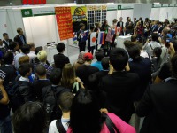 「本日の化石賞」授賞式の様子 人、人、人…！会議参加者の注目の的です