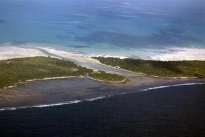 １０月１６日、太平洋に浮かぶ島々からなるキリバス共和国出身の家族が、地球温暖化による海面上昇を理由に、「環境亡命」を求めてニュージーランドの裁判所に訴えを起こした。写真はキリバス。５月撮影（２０１３年　ロイター/David Gray）