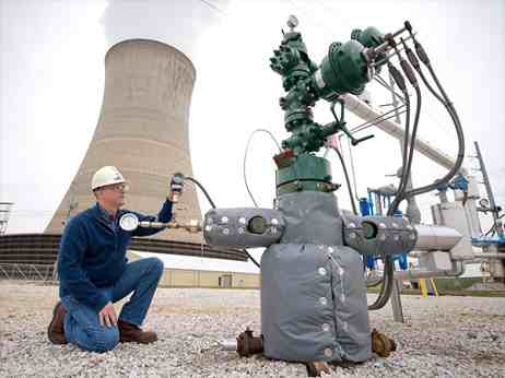 アメリカ、ウェストバージニア州のマウンテニア発電所では2011年、二酸化炭素（CO2）回収貯留（CCS）プロジェクトが経済的な理由により中止されている。写真は、回収したCO2の温度と圧力をチェックする装置。