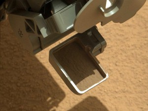 探査船キュリオシティがすくいあげた火星の土