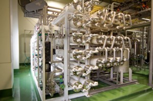 コカ・コーラグループの工場では洗浄などに使った水をろ過して別の工程で再使用している