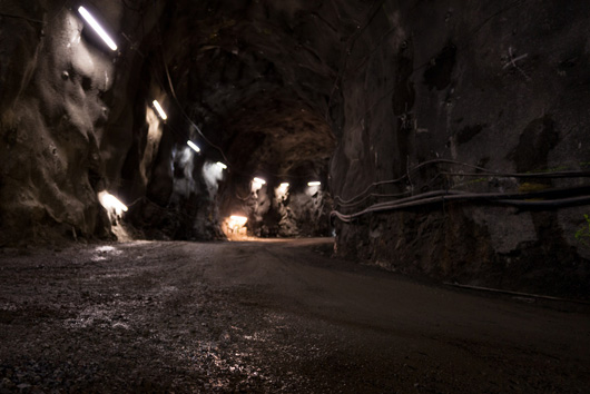 地下深くに掘られたフィンランドのオンカロ最終処分場