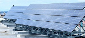 図1　「楽天ソーラー 産業用」の施工例