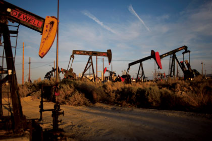 革命の原動力　地下深くから原油や天然ガスを掘削するフラッキング技術　David McNew/Getty Images