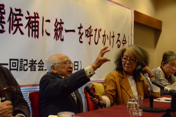 100歳とは思えないほどエネルギッシュな むのたけじ氏。分裂を厳しく批判した。＝3日午後、プレスセンター