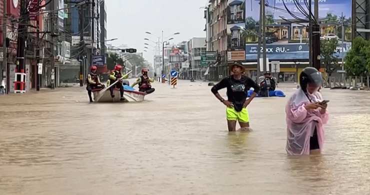東南アジア各地の都市の排水能力を大幅に上回る豪雨が集中
