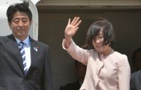 夫唱婦随のタカ派コンビ