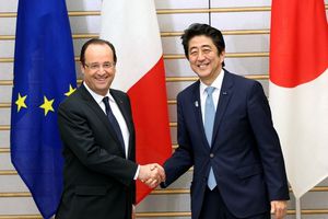原発輸出で連携する安倍首相とオランド仏大統領