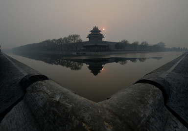 【メディア・報道関係・法人の方】写真購入のお問合せはこちら

.
スモッグに覆われた中国・北京（Beijing）の紫禁城（Forbidden City、2013年12月7日撮影、資料写真）