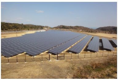 図2　「くにうみ太陽光発電所」の全景。出典：兵庫県企画県民部