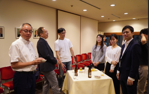 修了式の後は懇談