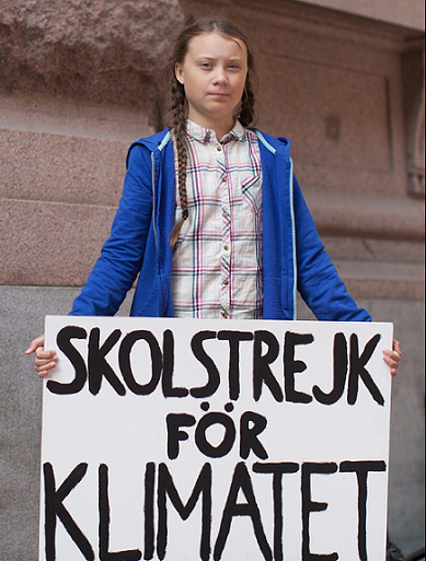 2018年8月、最初にストックホルムの議会前で「スクールストライキ」を実施した際。15歳だった。