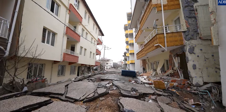 キルギスで発生した地震被害の模様＝ADBの情報より