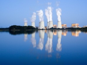 ドイツ東部、イェンシュワルデの石炭火力発電所。IEAがまとめたレポートによると、世界的な石炭火力発電所の増設ラッシュで、2035年には最も水資源を圧迫するエネルギー分野になるという。