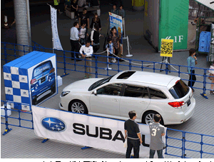 富士重の衝突回避ブレーキシステム「アイサイト」のデモ車