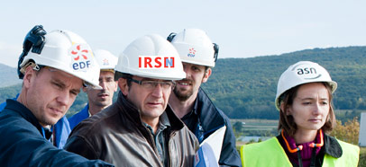 原発を視察するフランス放射線防護原子力安全研究所（IRSN）のスタッフ