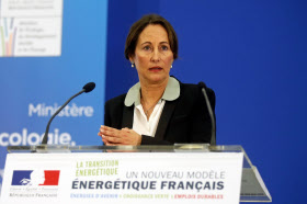 仏エネルギー相のロワイヤル氏。施設の閉鎖については今後確定するとした（18日、パリ）＝ロイター