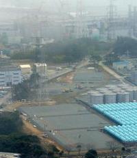 放射性物質に汚染された水が漏れた東京電力福島第１原発の（画面下手前から）１号、２号、３号地下貯水槽＝６日、福島県大熊町