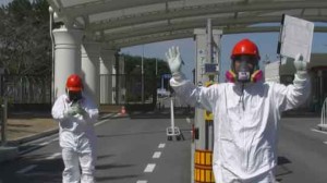 原発の中は見せられない。手が付けられないのだから・・・
（福島第一原発の正面玄関）