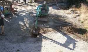 掘り起こしの作業が開始された