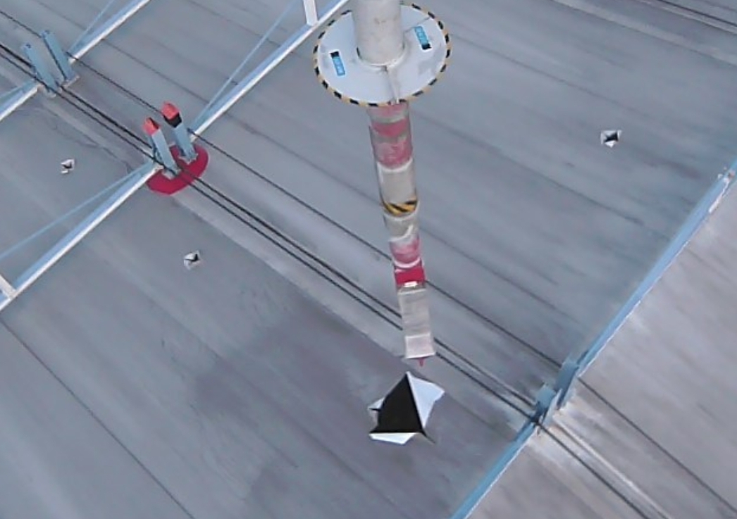 １号機原子炉建屋カバー解体工事屋根パネル開口部拡大の様子