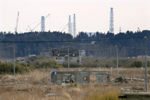 立ち入り禁止区域から望む福島第1原発