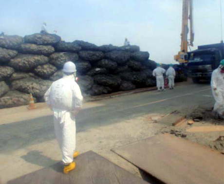 仮設堤防建設時の画像（原子力災害対策本部）