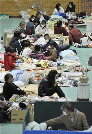 原発から逃れた人々。この後、さらにバラバラに放浪する人も・・・