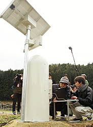 今月８日に報道公開された緊急点検。設置業者は「落札から納入までの期間が短く、プログラム修正作業が十分にとれなかった」と話していた＝南相馬市原町区