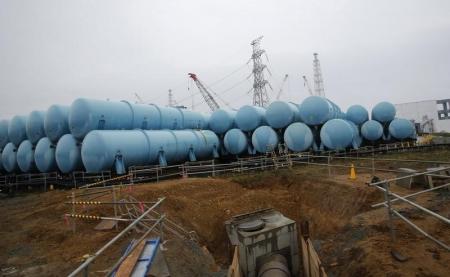 ４月１日、東京電力・福島第１原発の汚染水に含まれる放射性のトリチウム処理が、こう着状態に陥っている。同原発、昨年１１月、代表撮影（２０１５年　ロイター）