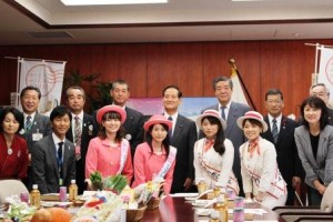 福島産品のPR部隊が復興大臣を訪問